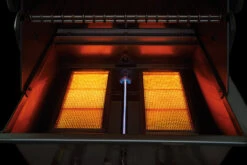 Napoleon Prestige Pro 825-3 Edelstahl Gasgrill Inkl. Drehspieß Und Bodenbeleuchtung - Modell 2023 - SMART Deal Inkl. Grillfürst Grill Control Mit Companion Device Und Einstichthermometer 35 Napoleon Prestige Pro 825-3 Edelstahl Gasgrill Inkl. Drehspieß Und Bodenbeleuchtung - Modell 2023 - SMART Deal Inkl. Grillfürst Grill Control Mit Companion Device Und Einstichthermometer -Natur Erlebnis Napoleon Prestige Pro 825 sizzle zone