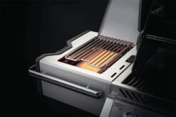 Napoleon Prestige Pro 500-3 Edelstahl Gasgrill Inkl. Drehspieß - Modell 2023 - SMART Deal Inkl. Grillfürst Grill Control -Natur Erlebnis Napoleon Prestige Pro Sizzle Zone Offen 1