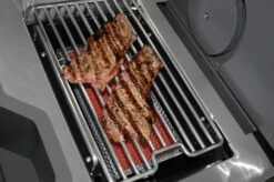 Napoleon Prestige Pro 665-3 Edelstahl Gasgrill Inkl. Drehspieß - Modell 2023 - SMART Deal Inkl. Grillfürst Grill Control Mit Companion Device Und Einstichthermometer 26 Napoleon Prestige Pro 665-3 Edelstahl Gasgrill Inkl. Drehspieß - Modell 2023 - SMART Deal Inkl. Grillfürst Grill Control Mit Companion Device Und Einstichthermometer -Natur Erlebnis Napoleon Prestige Pro Sizzle Zone Steaks