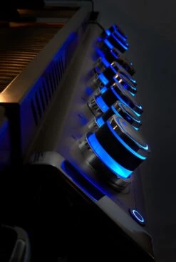 Napoleon Prestige Pro 665-3 Edelstahl Gasgrill Inkl. Drehspieß - Modell 2023 - SMART Deal Inkl. Grillfürst Grill Control Mit Companion Device Und Einstichthermometer 35 Napoleon Prestige Pro 665-3 Edelstahl Gasgrill Inkl. Drehspieß - Modell 2023 - SMART Deal Inkl. Grillfürst Grill Control Mit Companion Device Und Einstichthermometer -Natur Erlebnis Napoleon Prestige Pro beleuchtere Drehregler blau